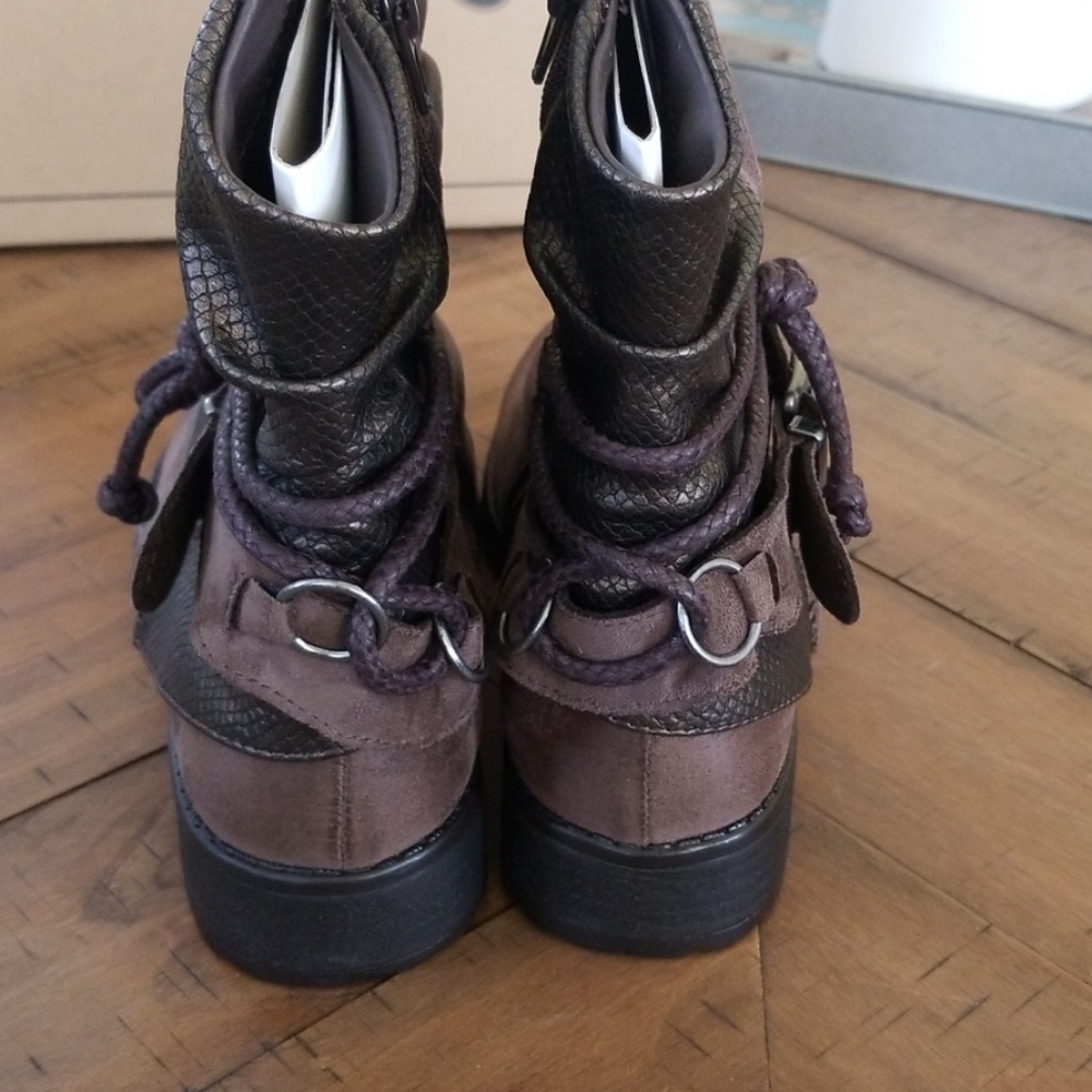 Boots by Dirty Laundry - Picture 5 of 8